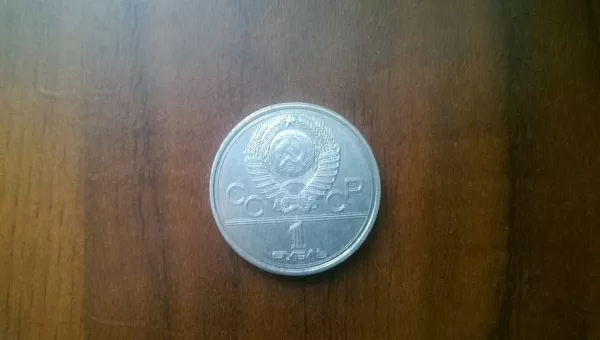 продам монеты: 2 евро-2002 года,  1 рубль 1977 г.в. олимпиада - 80 3